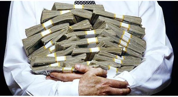 Giới nhà giàu thế giới đang giữ tiền mặt kỷ lục do lo sợ bất ổn kinh tế