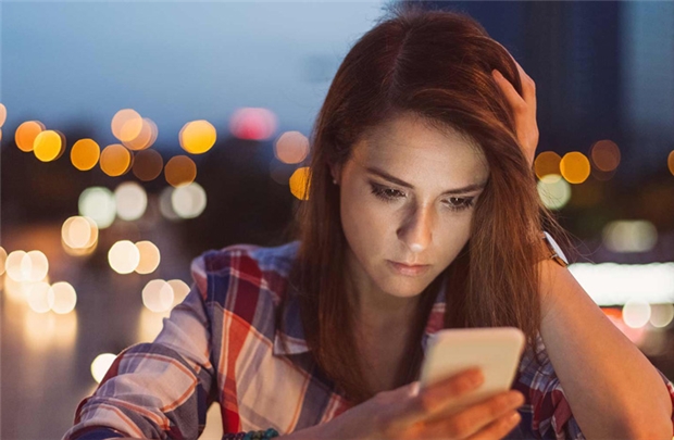 Hiệu ứng FOMO và nỗi sợ của tuổi trẻ
